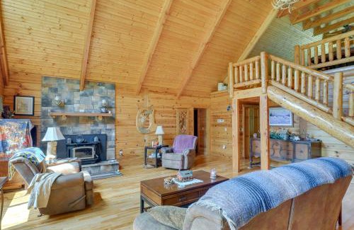 Dailey House | Serene Valley Bend Cabin Rental 7 Private Acres!