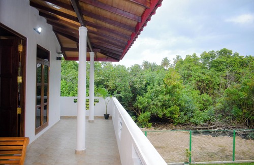 Dodanduwa House | Serene Vista Bungalow - Upstairs Suite