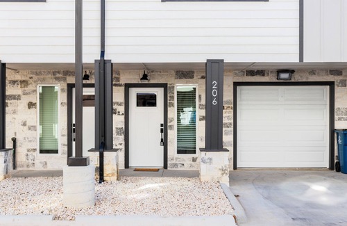 Waller House | Serene Waller Retreat: Spacious Home Near Shops & Restaurants