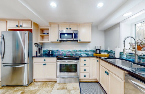 Herald Harbor House | Serene waterfront home with kayaks, paddle board, grill, firepit, W/D, and AC