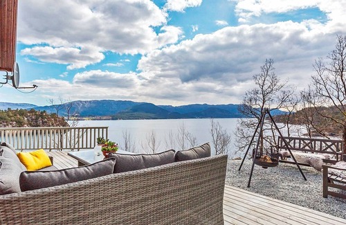 Sveio House | Serene Waterfront Retreat-By Traum