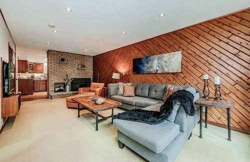 Wiarton Ski Chalet | Serene Waterfront Retreat at TGIF Cottage in Colpoy's Bay