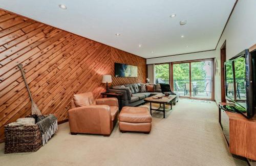 Wiarton Ski Chalet | Serene Waterfront Retreat