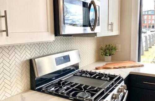 Portsmouth Apartment | Serene Waterfront Studio in Downtown Portsmouth