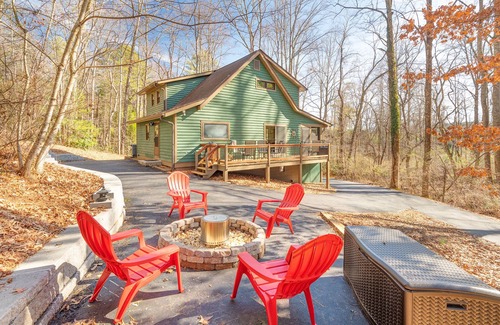 Mills River House | Serene, wooded setting close to Asheville/Hendersonville/Brevard!