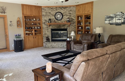 Stevens Point House | Serene, wooded, upscale home 2 miles from SentryWorld