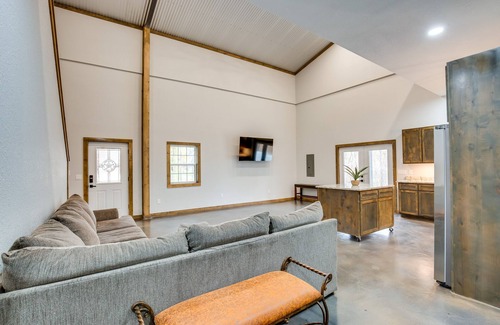 Yantis House | Serene Yantis Getaway - 1 Mi to Lake Fork!