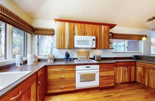 Sedona House | Serene yoga retreat with private heated pool! Just minutes from hiking!