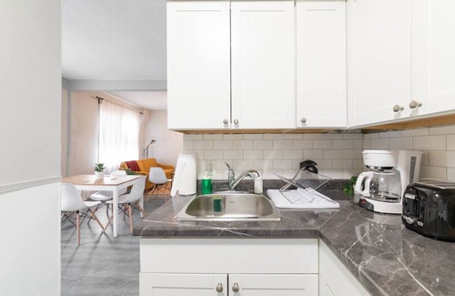 Walkerville Apartment | Serene Zen Stay in Walkerville!