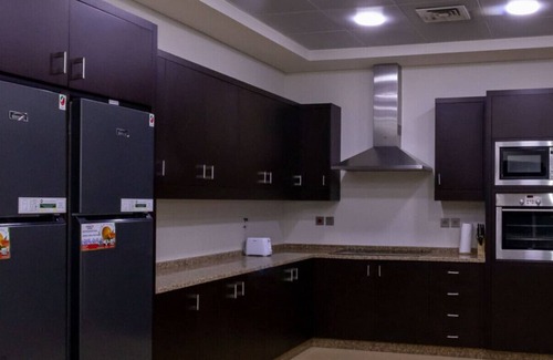 Jumeira 3 Condo | Serengeti Suite at FullMoon Guesthouse-SunsetBeach