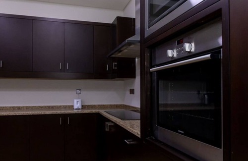 Jumeira 3 Condo | Serengeti Suite at FullMoon Guesthouse-SunsetBeach