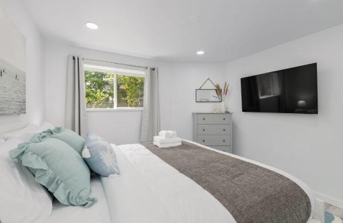 Coquitlam House | Serenity 1BR & 1 DEN Home at Folsom Ave