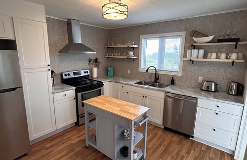 Western Bay Cottage | Serenity 2 Rm cottage. Beautiful views, Fire pit, 5 min walk to the beach!