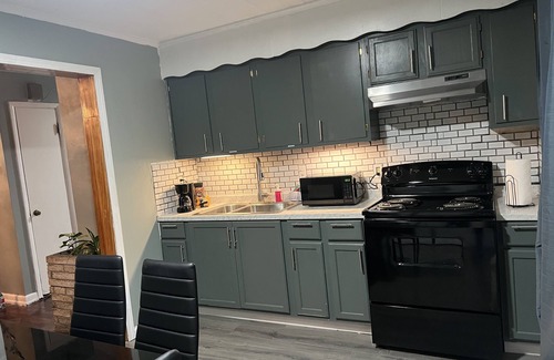 Springfield House | Serenity 2, Updated, Clean Home, Ifit Bike,WiFi, Fenced yard, near Yellow Spring
