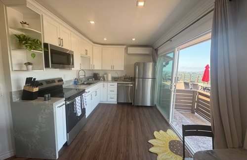 Mount Helix Apartment | Serenity - Amazing Views & Modern Charm, 1 bedrm, 1 bath, 2 beds, kitchen, deck