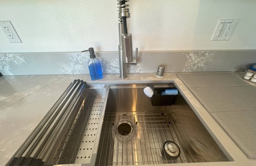 Mount Helix Apartment | Serenity - Amazing Views & Modern Charm, 1 bedrm, 1 bath, 2 beds, kitchen, deck