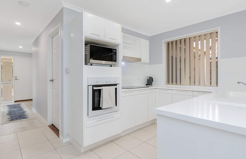 Elanora House | Serenity at Elanora - Waterfront Elanora - Min 3 Night Stays!