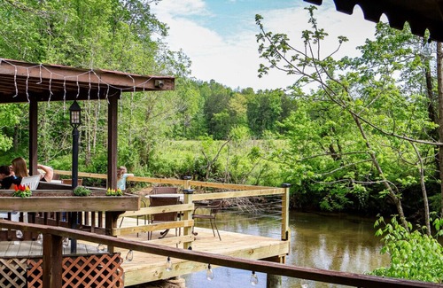Waynesboro Hotel | Serenity at Rock Retreat Room 23
