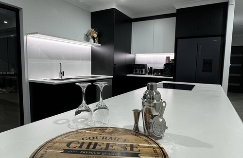 Mareeba House | Serenity at the Edge
