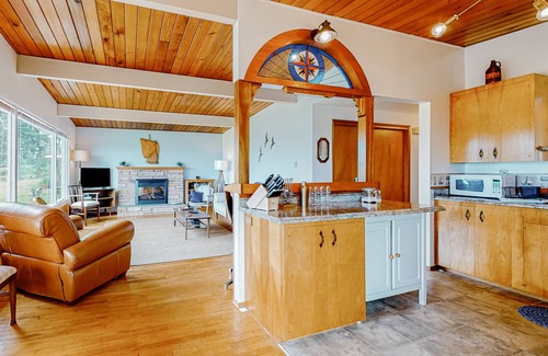 Coupeville House | Serenity at the Sound | House in Coupeville with ocean views, fireplace, firepit
