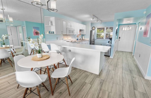 Midtown Condo | Serenity by the Sea, 2BR/2BA Condo w/Pool at La Brisa across from Smathers Beach