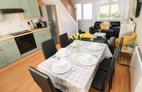 Stackpole House | SERENITY BY THE SEA, family friendly in Lamphey