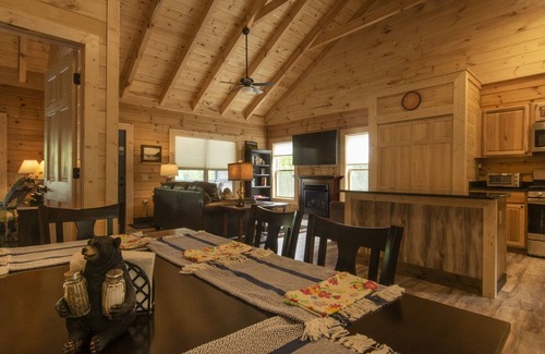 Bryson City House | Serenity Cabin- Bryson Village