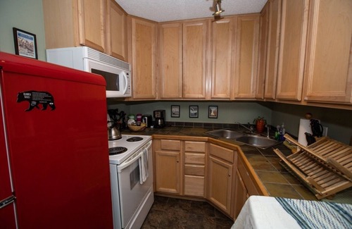 Bent Creek House | Serenity Cottage❤️Hot Tub Parkway Retreat w/kitchen & patio garden