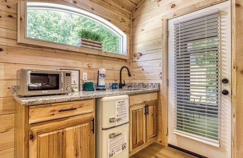Cosby Cottage | Serenity Cottage -Pickleball Court, Creek, WIFI, Mountain Views, Starting at $79