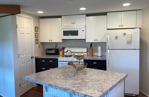 Pocomoke City Cottage | Serenity Cottage: Central to state parks, historic towns, MD & VA beaches