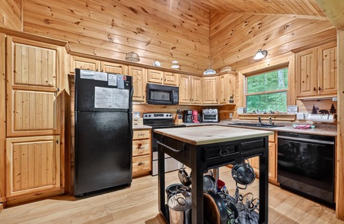 Copperhill House | Serenity Creek | Pet Friendly | Hot Tub | Fire Pit |
