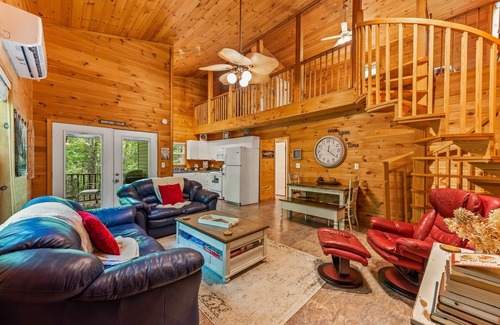 Fort Payne Cabin | Serenity Escape Treehouse on 14 Acres with easy trails, fire pit and hammock.
