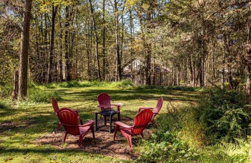 Pocono Pines House | Serenity Grove Game Room Fire Pit Dog Friend