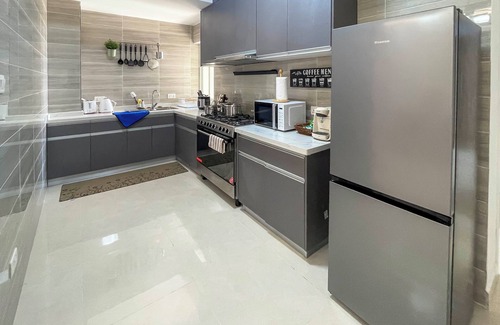 Sakumono Apartment | Serenity Haven | Gated | Pool | WiFi | Sea View Junction Mallnn
