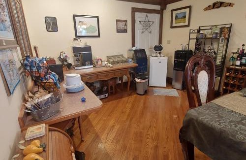 Brownsville House | Serenity Hill bed and Breakfast