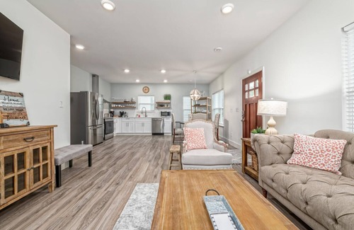Brazos House | Serenity House-2 Ensuites Walk Silos Restaurants Baylor McLane w/Secure Parking