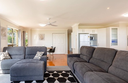 Kinka Beach House | Serenity House at Kinka - UPPER LEVEL