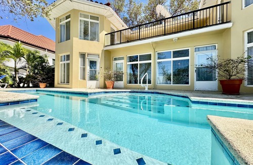 Mud Hole House | Serenity House @ Blue Harbour