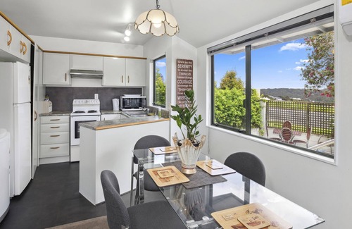 Orewa House | Serenity House - Orewa Holiday Home