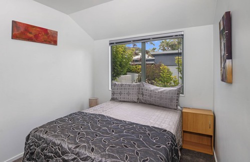 Orewa House | Serenity House - Orewa Holiday Home