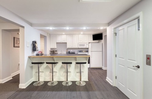 Snellville House | Serenity in a beautiful lake community Estate