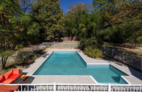 Snellville House | Serenity in a beautiful lake community Estate