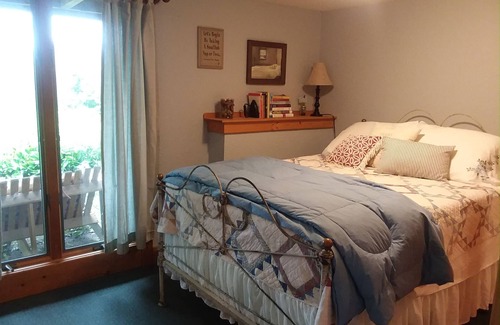 Mineral Point House | Serenity in a rural guest house a mile outside of Mineral Point.