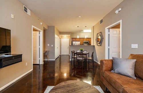 Channel District Apartment | ๐ Serenity in Channelside + DBL Master 2/2 MidRise