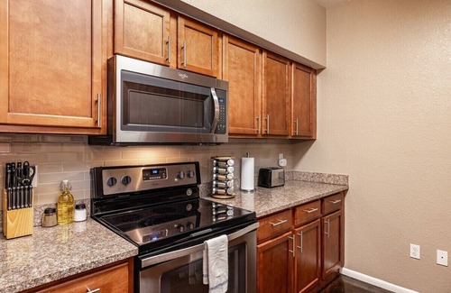 Channel District Apartment | ๐ Serenity in Channelside + DBL Master 2/2 MidRise