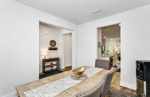 Chandelle First House | Serenity in Perdido Key| 2 King Suites| Game Room| Fire table| Close to Beaches, Shops & Restaurants