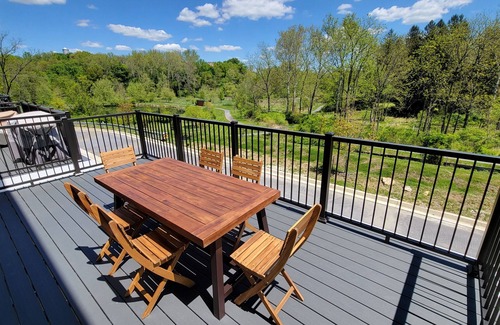 Sykesville House | Serenity in Sykesville! Remote 4 BR Townhome w Scenic View, Free Parking