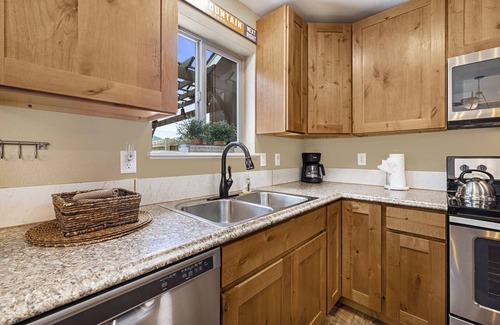 Estes Park Condo | Serenity in the Rockies - Mountain Views, Near National Park - 20-NCD0406