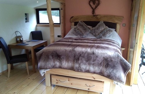 Pentrefelin Cabin | Serenity Lodge a unique glamping experiance.