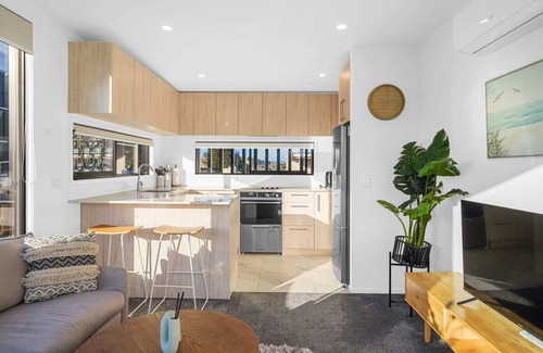 Tauranga House | Serenity: Modern 2BR Escape